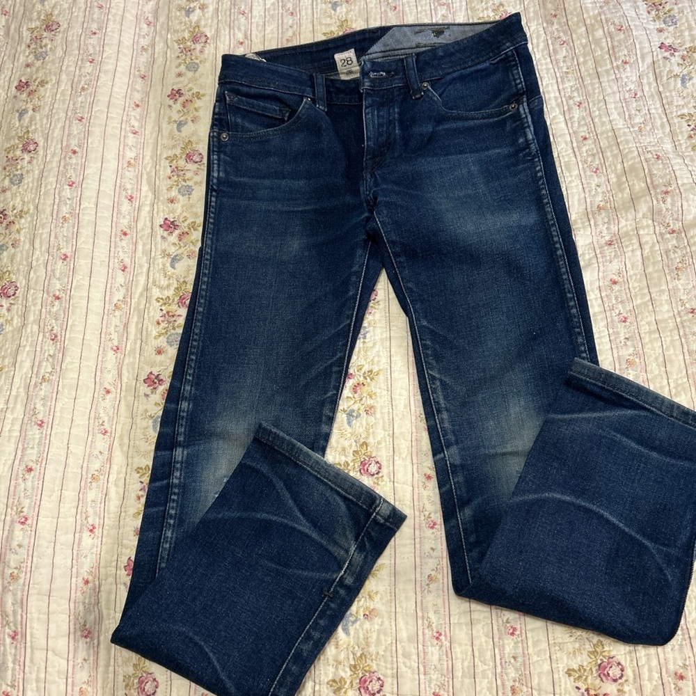 Volcom juniors dark Blue Jeans low waist,distressed, and straight leg 28 juniors